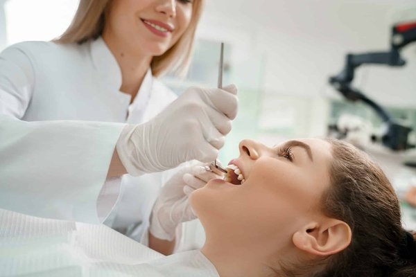Quelles sont les options de remplacement des dents en dentisterie Hanok ?