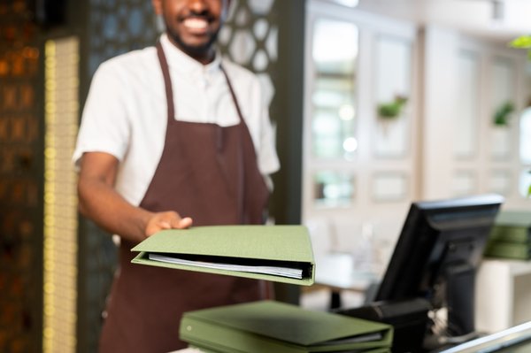 Protège-menu pas cher : style et économies pour votre restaurant